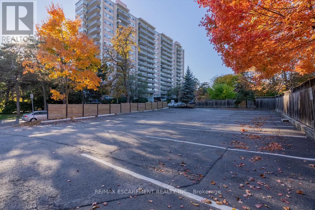 2159 Lakeshore Road, Burlington, Ontario  L7R 1A5 - Photo 9 - W12555824