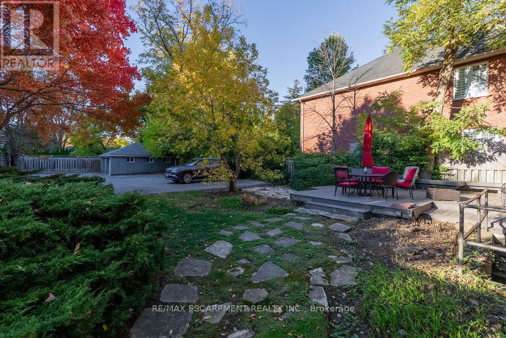 2165 Lakeshore Road, Burlington, Ontario L7R 1A5 - Photo 12 - W12555828