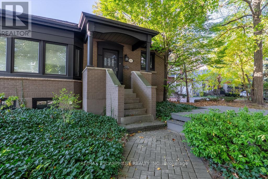 2165 Lakeshore Road, Burlington, Ontario L7R 1A5 - Photo 3 - W12555828