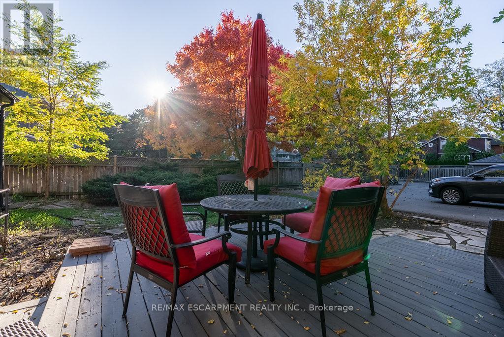 2165 Lakeshore Road, Burlington, Ontario L7R 1A5 - Photo 8 - W12555828