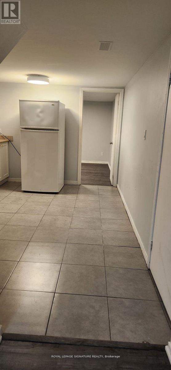 Lower - 3443 Queenston Drive, Mississauga, Ontario  L5C 2G5 - Photo 17 - W12555838