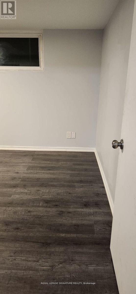 Lower - 3443 Queenston Drive, Mississauga, Ontario  L5C 2G5 - Photo 9 - W12555838