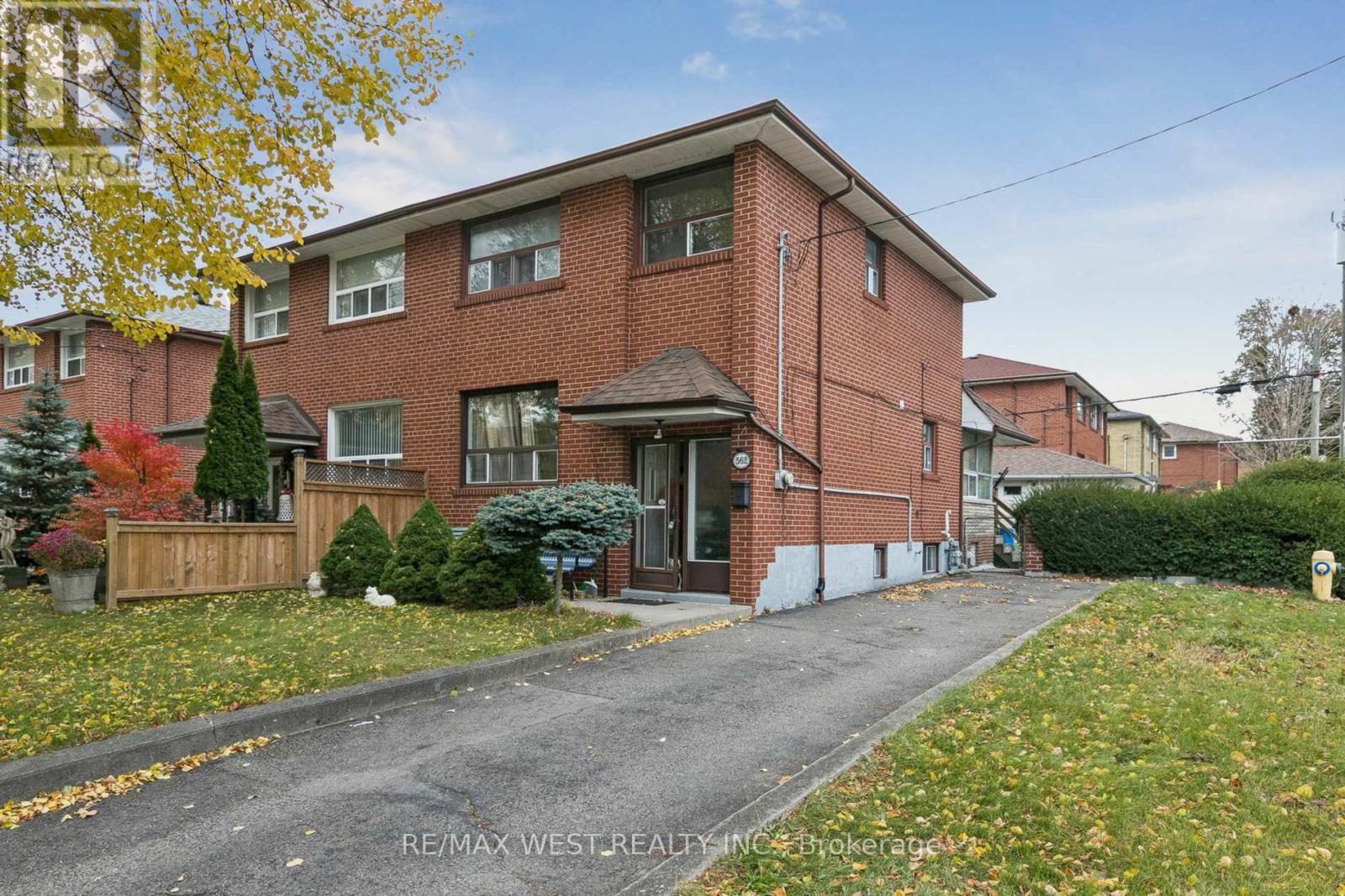 562 ALLIANCE AVENUE, Toronto, Ontario