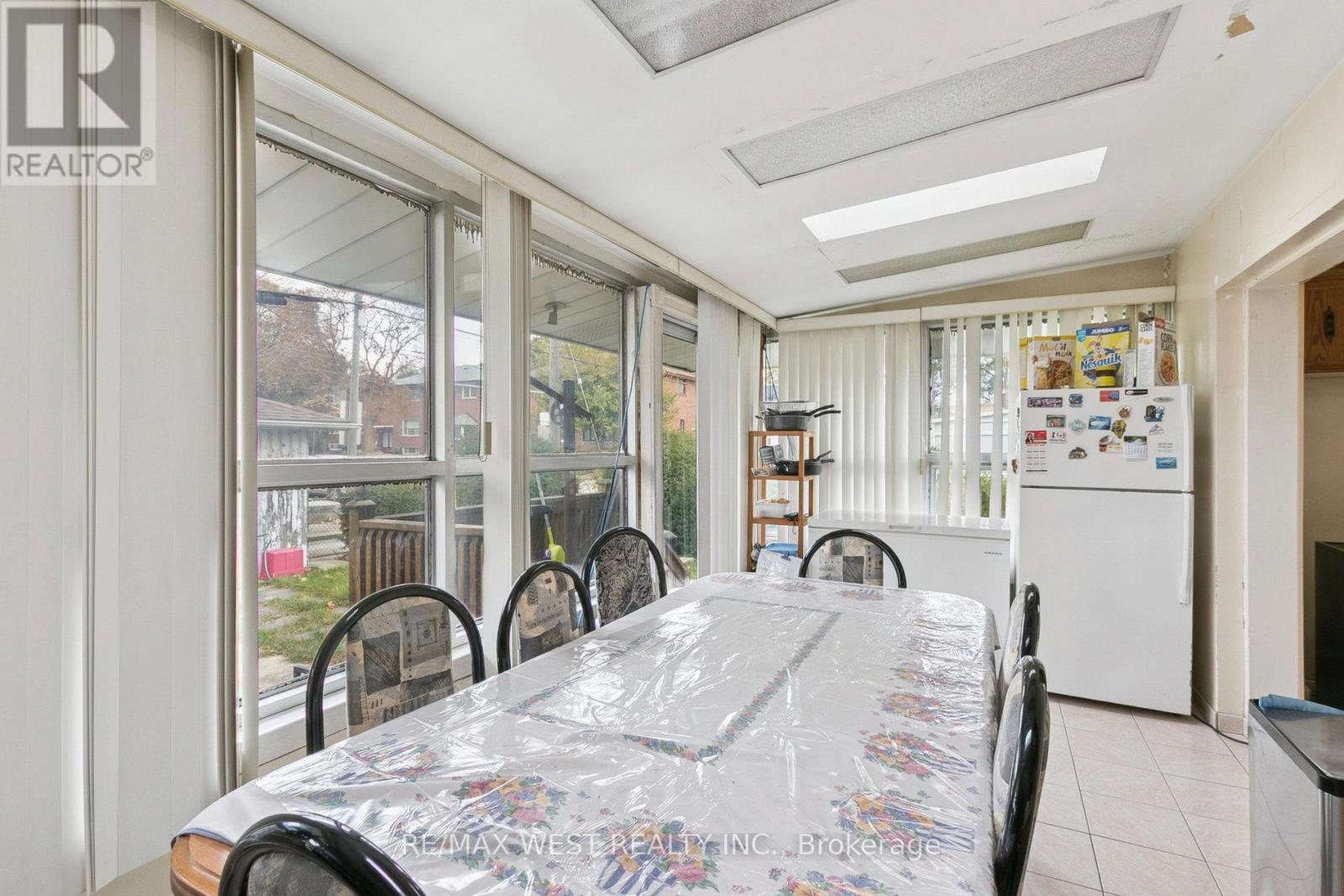 562 Alliance Avenue, Toronto, Ontario  M6N 2J5 - Photo 10 - W12555858