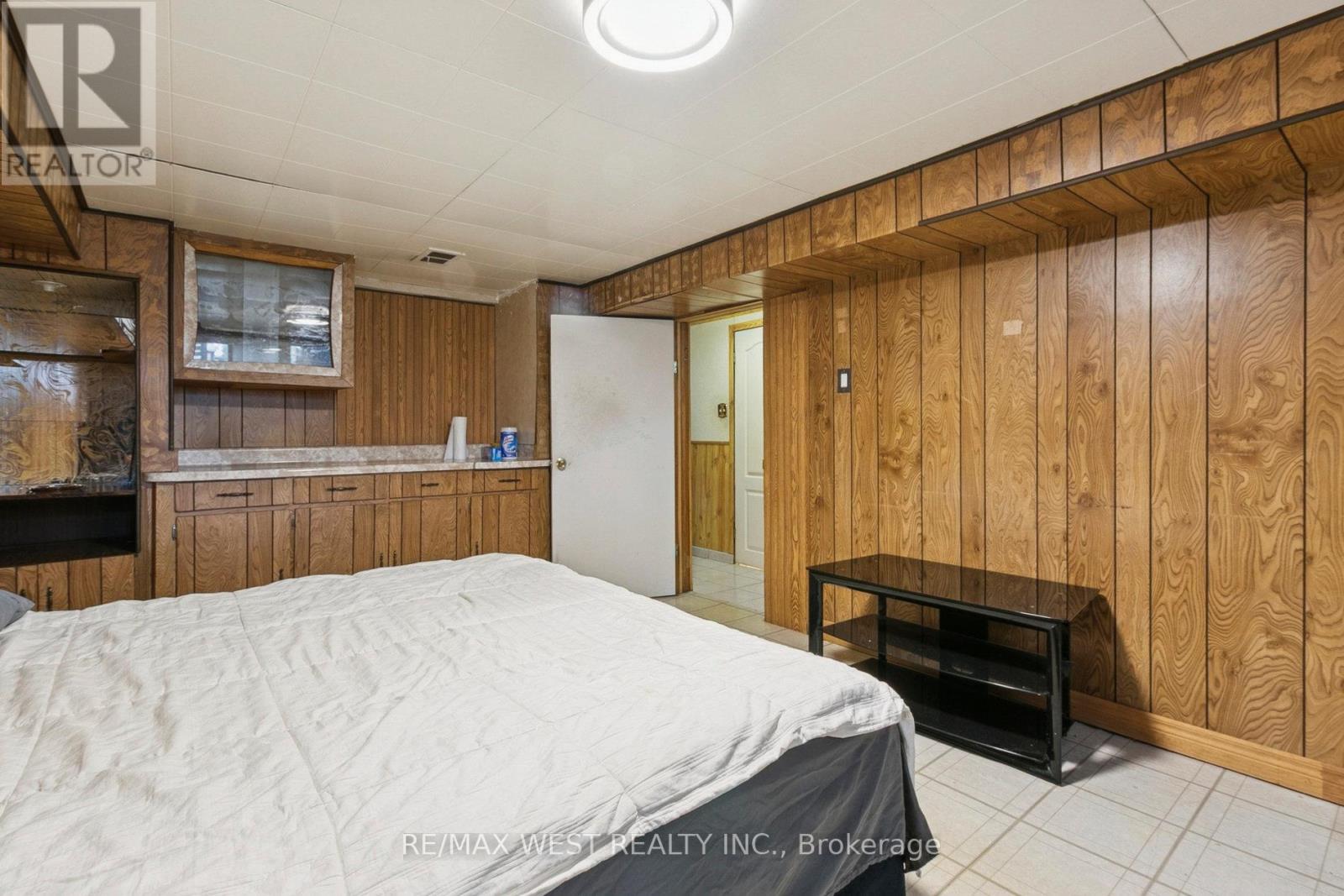 562 Alliance Avenue, Toronto, Ontario  M6N 2J5 - Photo 12 - W12555858