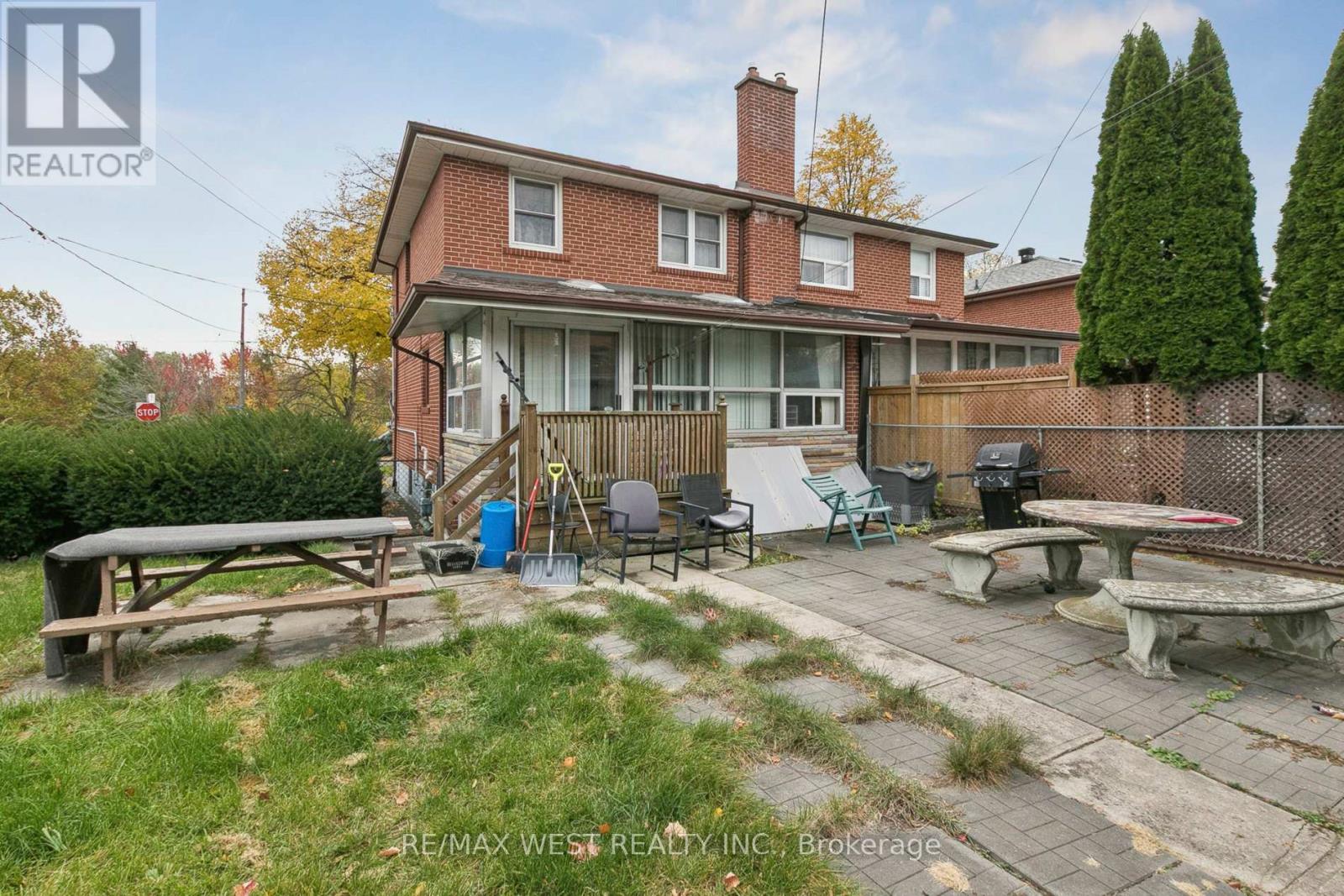 562 Alliance Avenue, Toronto, Ontario  M6N 2J5 - Photo 13 - W12555858