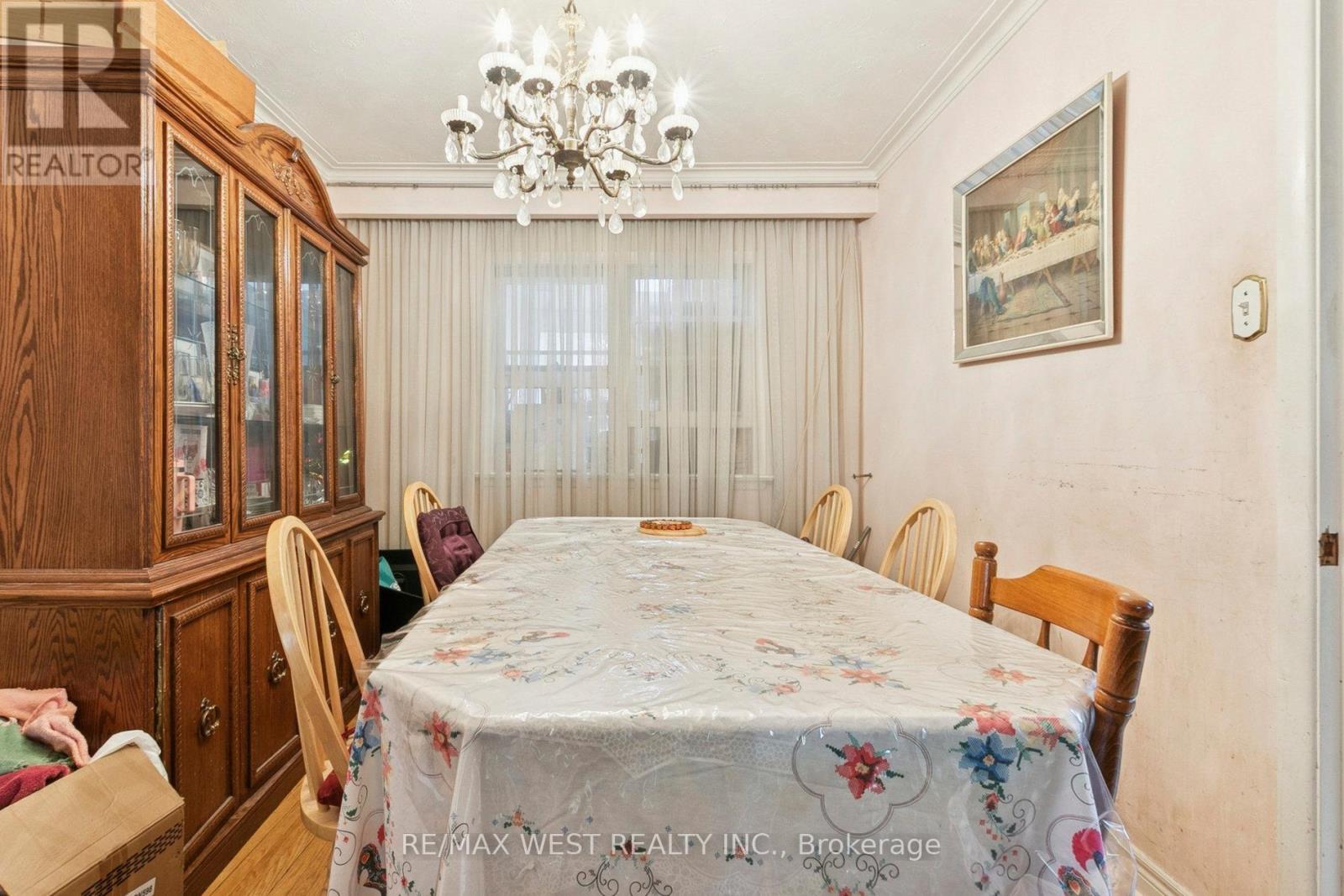 562 Alliance Avenue, Toronto, Ontario  M6N 2J5 - Photo 6 - W12555858