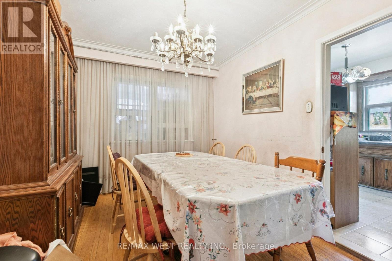 562 Alliance Avenue, Toronto, Ontario  M6N 2J5 - Photo 7 - W12555858