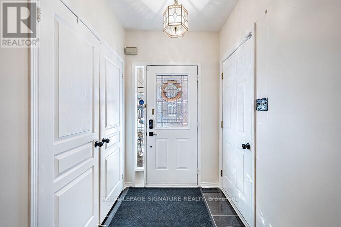 5708 Margarita Crescent, Mississauga, Ontario  L5M 6Y8 - Photo 3 - W12555866