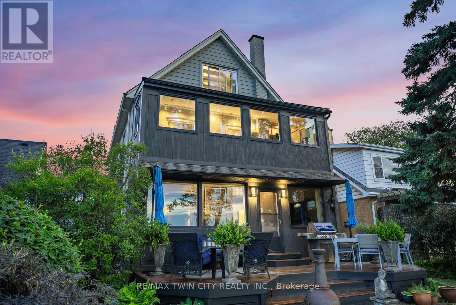 47 Mountain Park Avenue, Hamilton, Ontario  L9A 1A1 - Photo 1 - X12555902