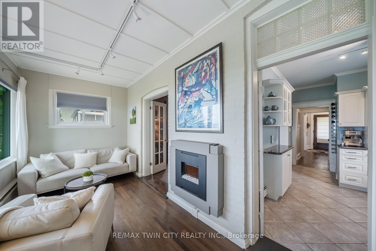 47 Mountain Park Avenue, Hamilton, Ontario  L9A 1A1 - Photo 10 - X12555902