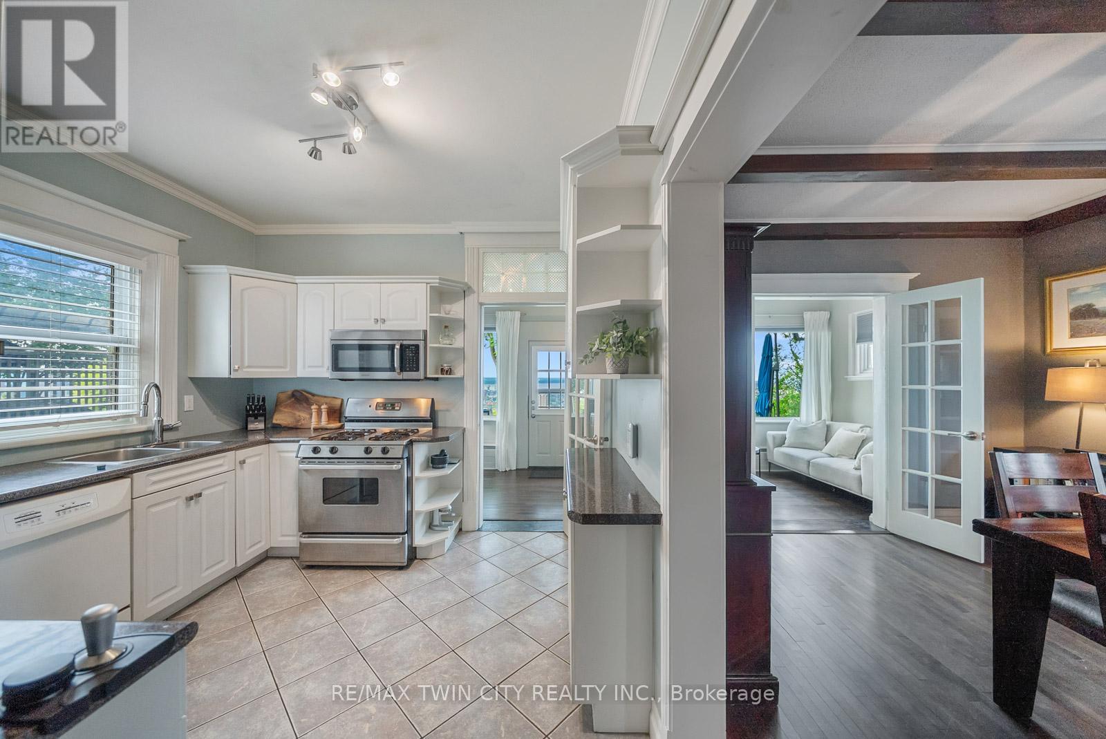 47 Mountain Park Avenue, Hamilton, Ontario  L9A 1A1 - Photo 11 - X12555902