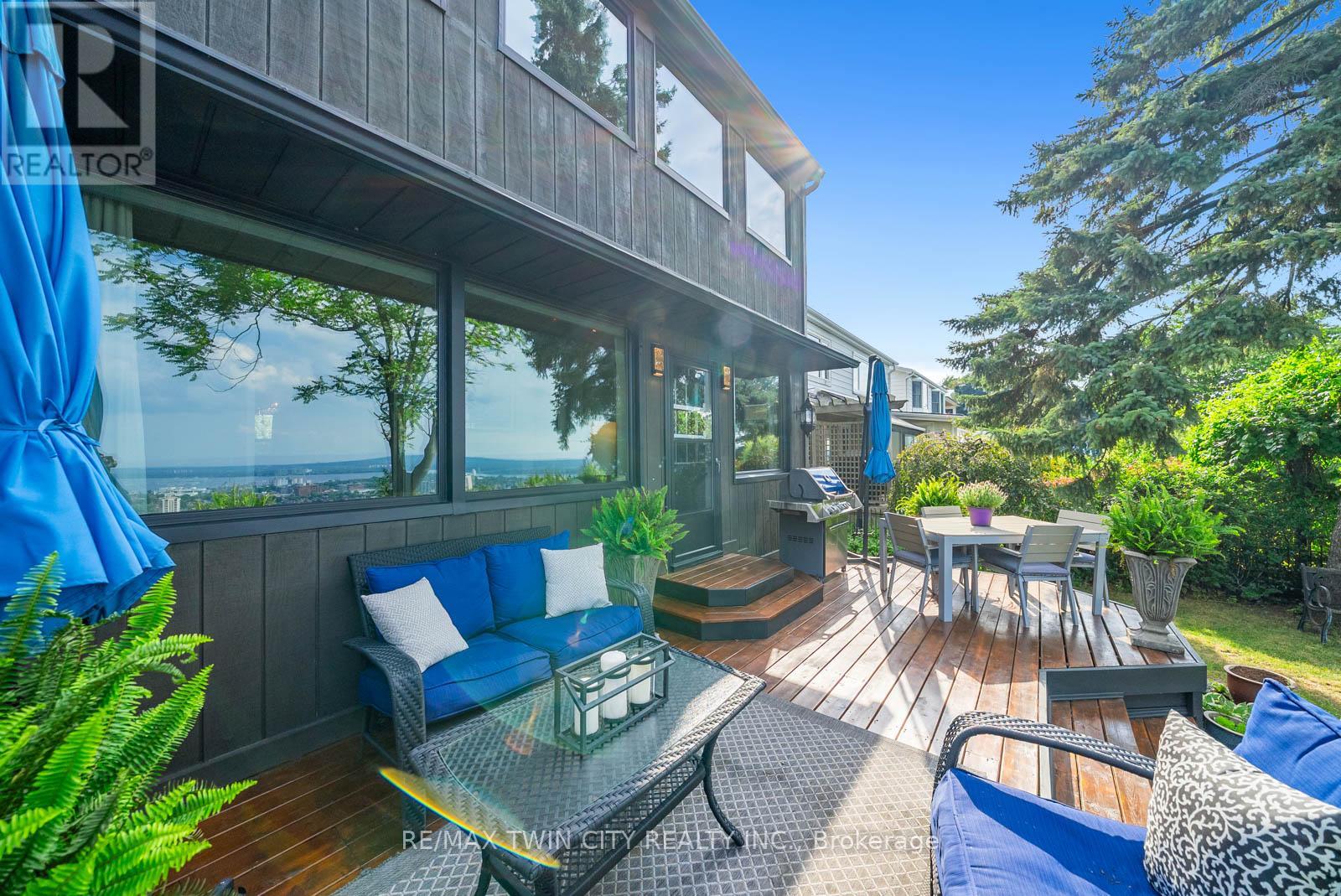 47 Mountain Park Avenue, Hamilton, Ontario  L9A 1A1 - Photo 15 - X12555902