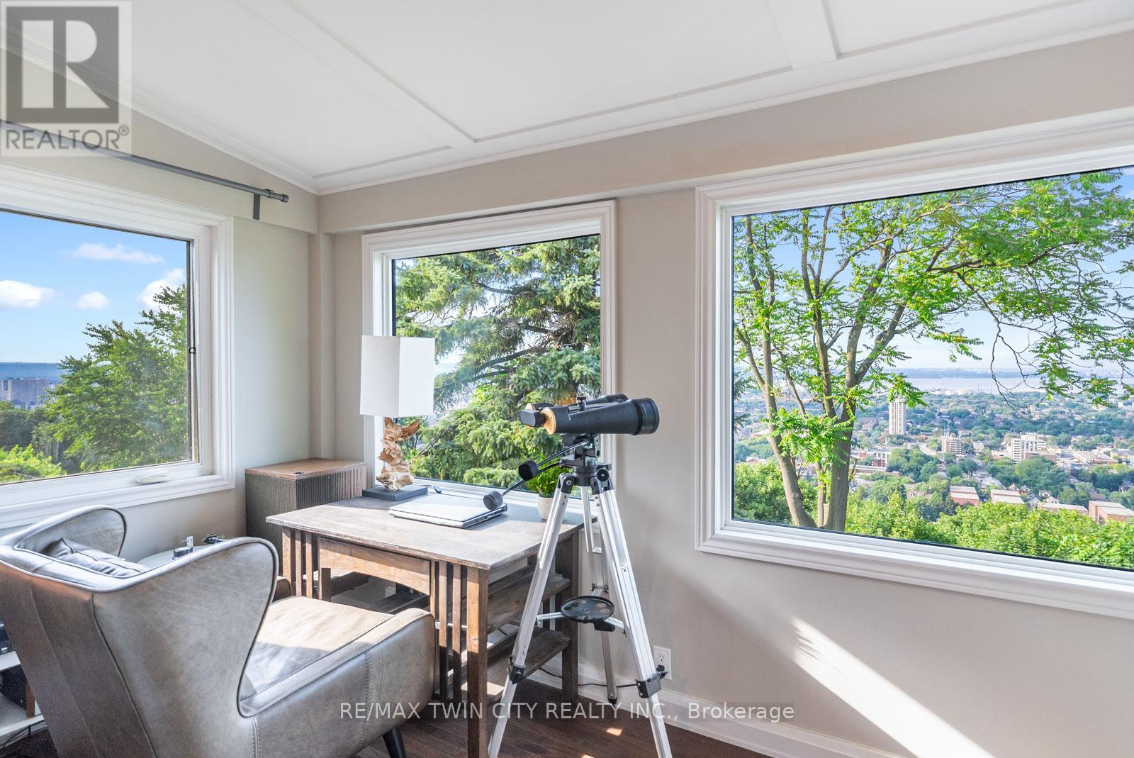 47 Mountain Park Avenue, Hamilton, Ontario  L9A 1A1 - Photo 24 - X12555902