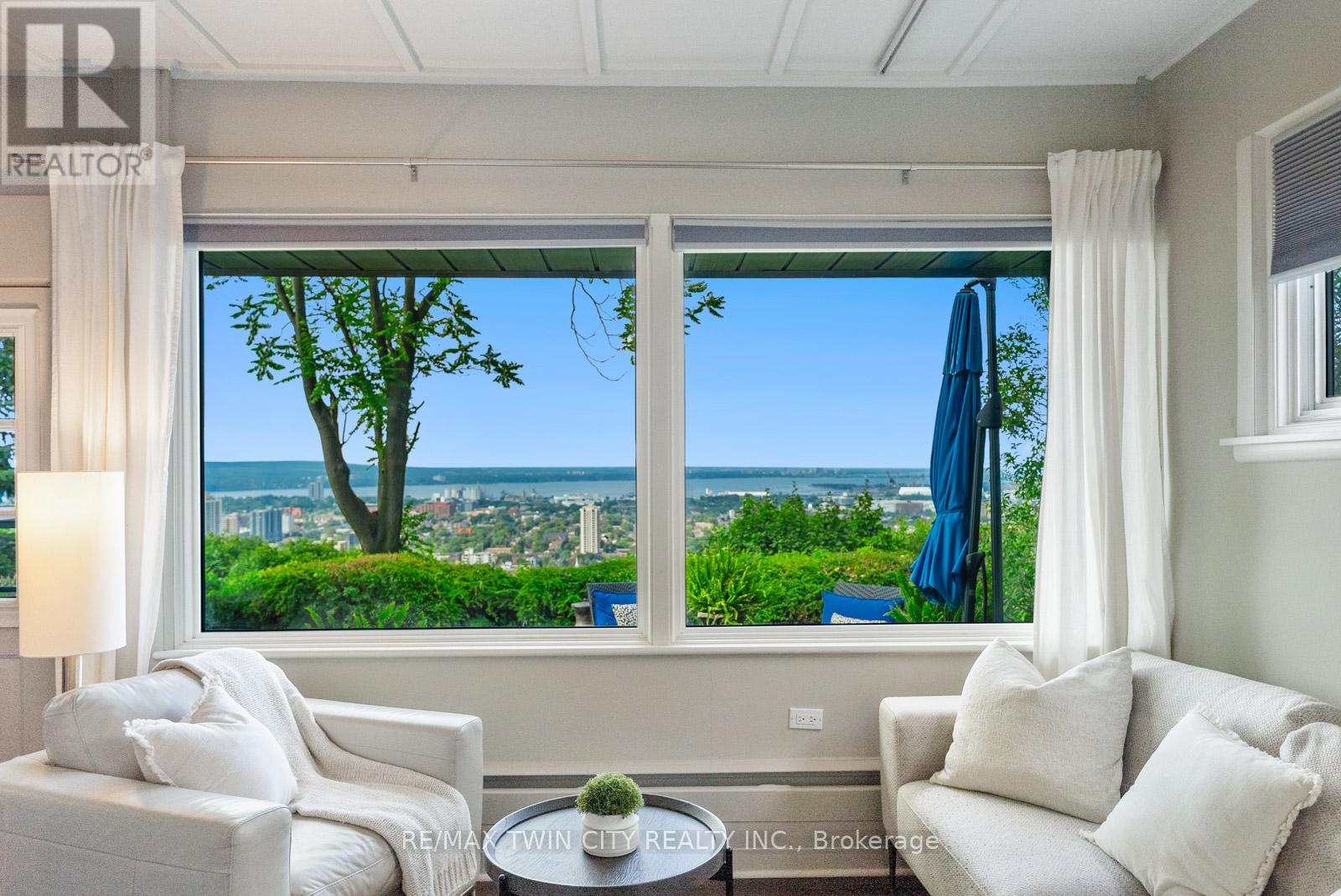 47 Mountain Park Avenue, Hamilton, Ontario  L9A 1A1 - Photo 8 - X12555902