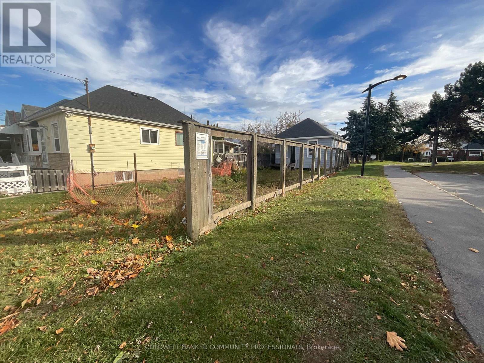 230 Cope Street, Hamilton, Ontario  L8H 5B5 - Photo 2 - X12555916