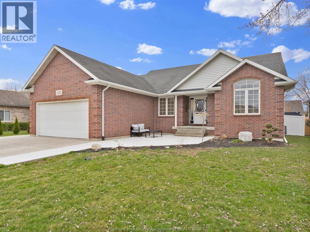 MLS# 25027790: 132 PRINCE ALBERT STREET North, Kingsville, Canada