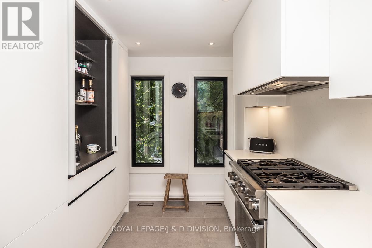 28 Alcorn Avenue, Toronto, Ontario  M4V 1E4 - Photo 10 - C12556092