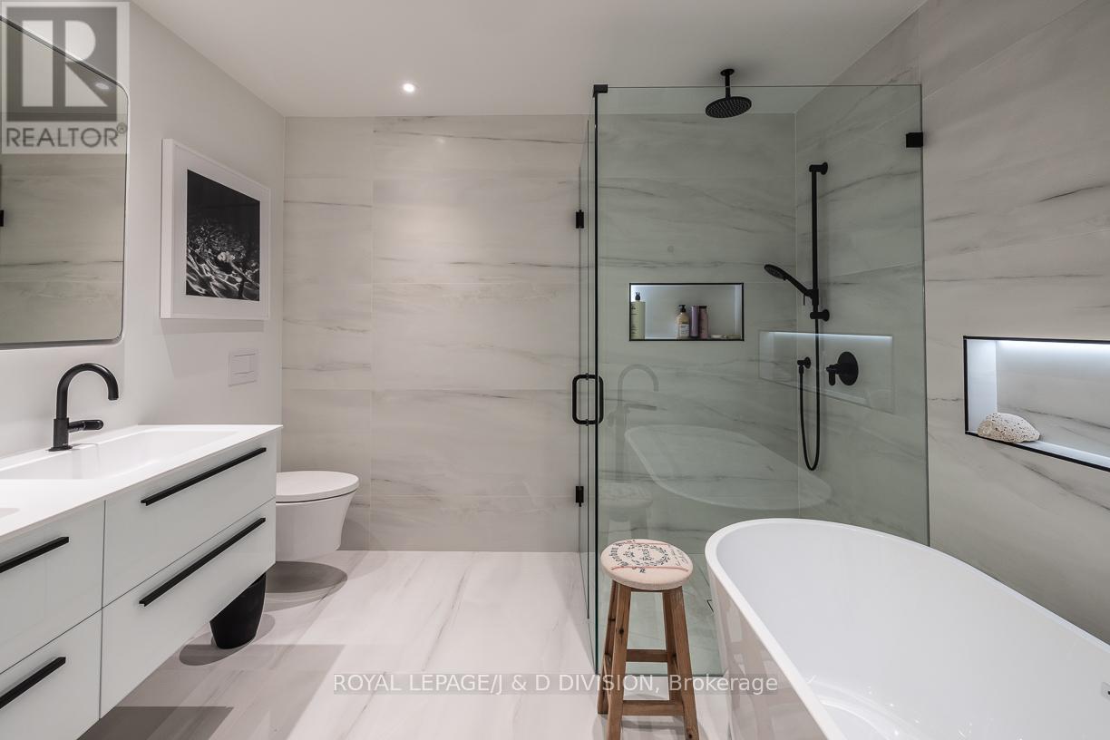 28 Alcorn Avenue, Toronto, Ontario  M4V 1E4 - Photo 16 - C12556092