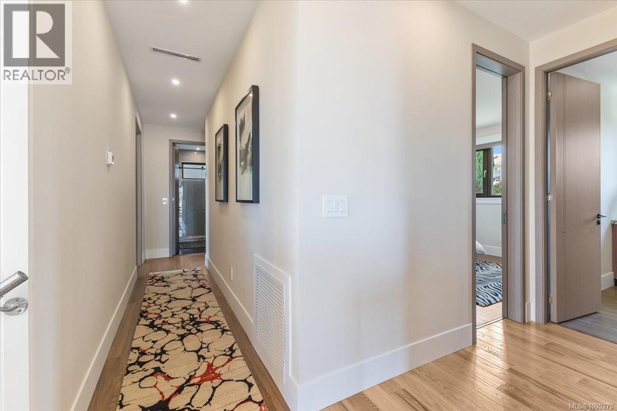 Property at 116 Sharon Pl image 3