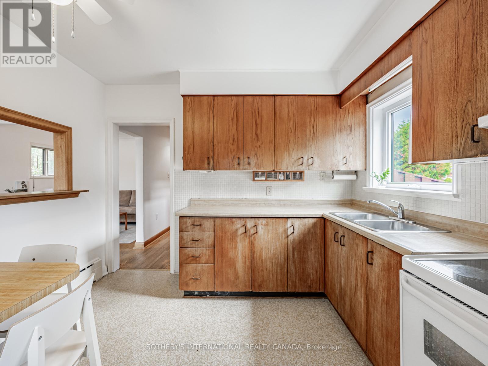 21 Tripp Crescent, Toronto, Ontario  M1P 1B4 - Photo 4 - E12556020