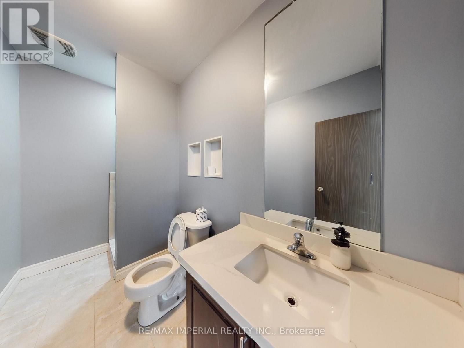 10-11 - 70 Melford Drive, Toronto, Ontario  M5V 1M6 - Photo 6 - E12556034