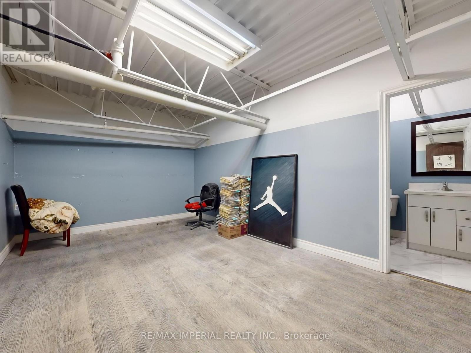 10-11 - 70 Melford Drive, Toronto, Ontario  M5V 1M6 - Photo 8 - E12556034