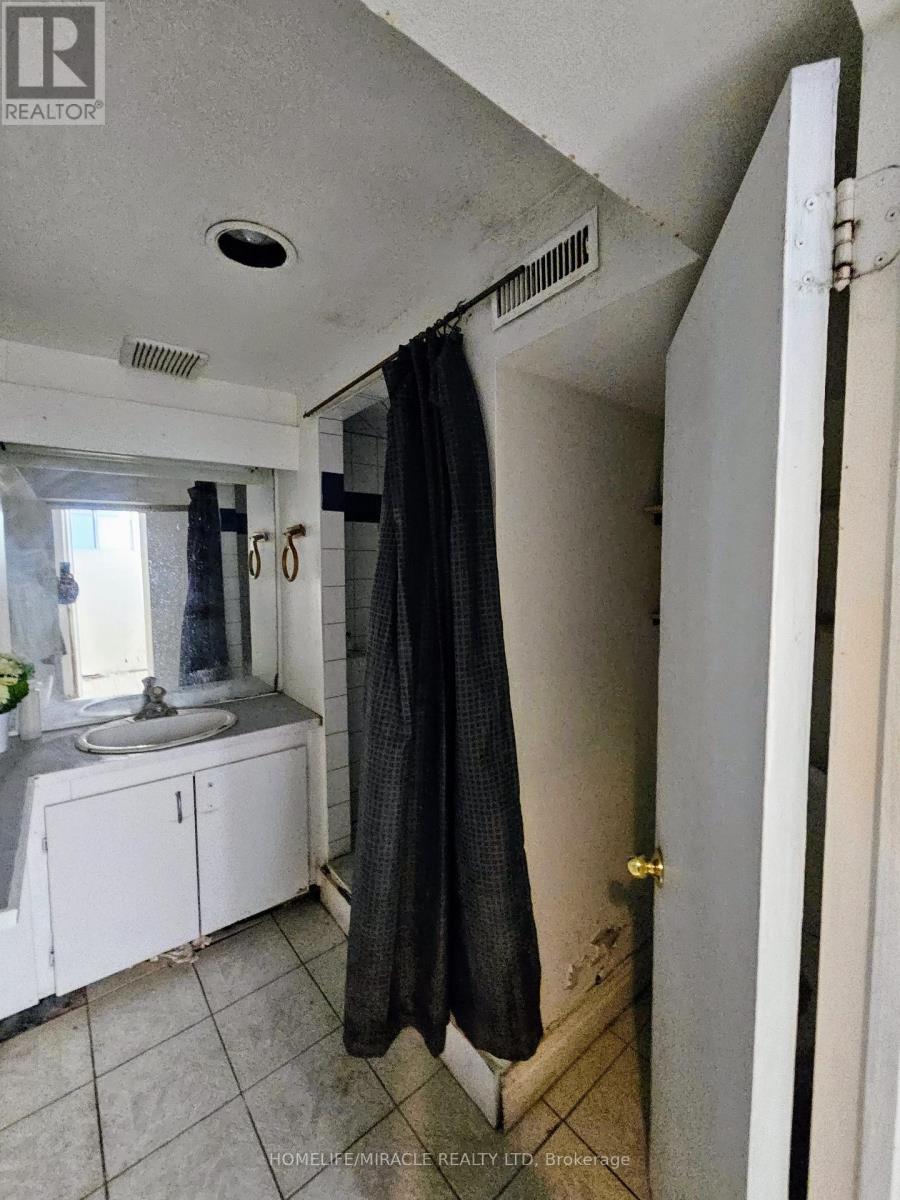 Bsmt - 1340 Warden Avenue, Toronto, Ontario  M1R 2R8 - Photo 13 - E12556038