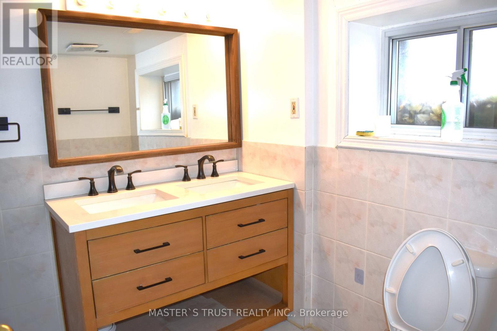 966 Dundas Street E, Toronto, Ontario  M4M 1R5 - Photo 21 - E12556062