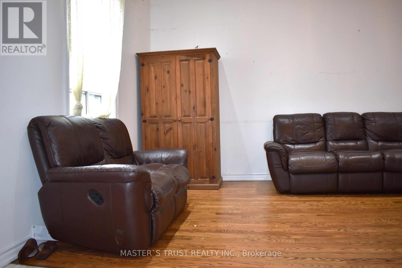 966 Dundas Street E, Toronto, Ontario  M4M 1R5 - Photo 4 - E12556062