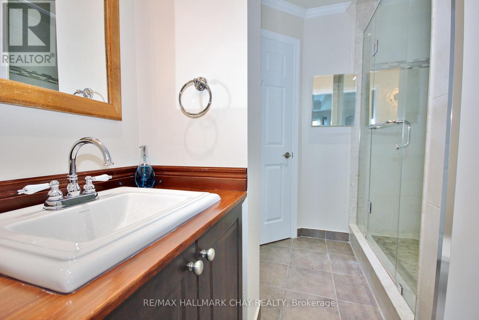 511 - 37 Ellen Street, Barrie, Ontario  L4N 6G2 - Photo 12 - S12437141