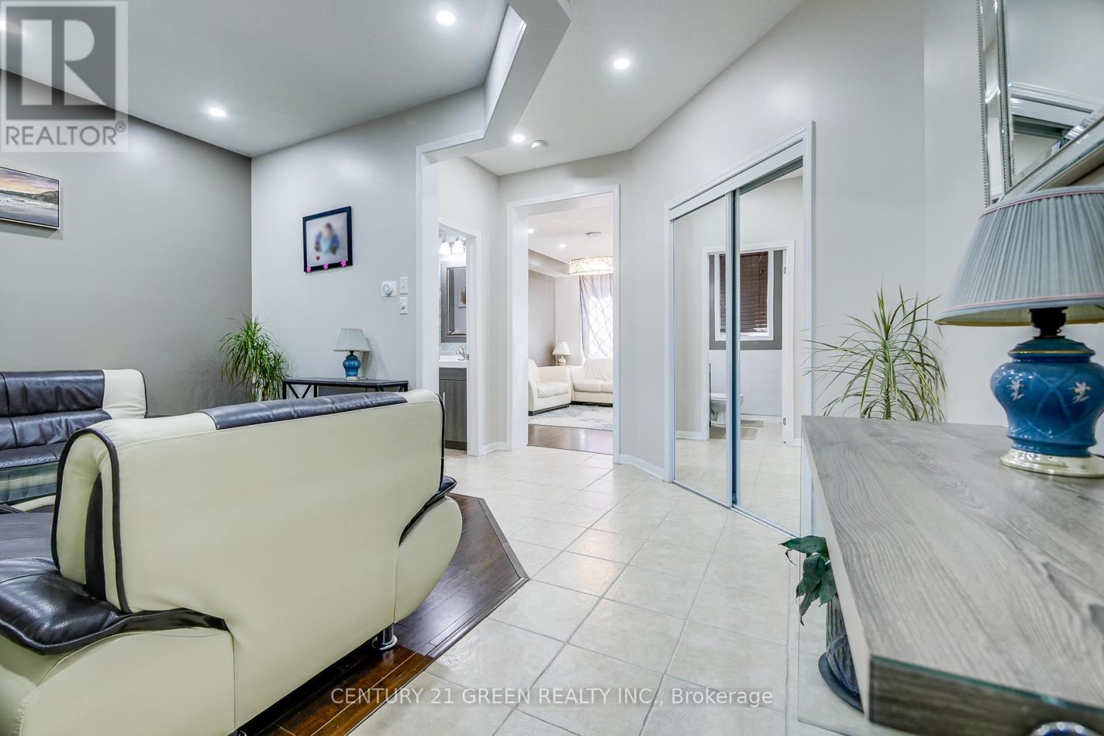 330 Schreyer Crescent, Milton, Ontario  L9T 7T1 - Photo 8 - W12519238