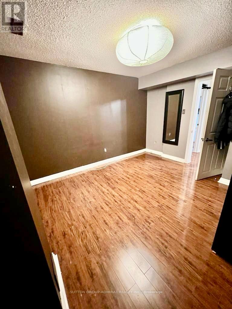 16 Somerset Crescent, Richmond Hill, Ontario  L4C 8N4 - Photo 10 - N12556056