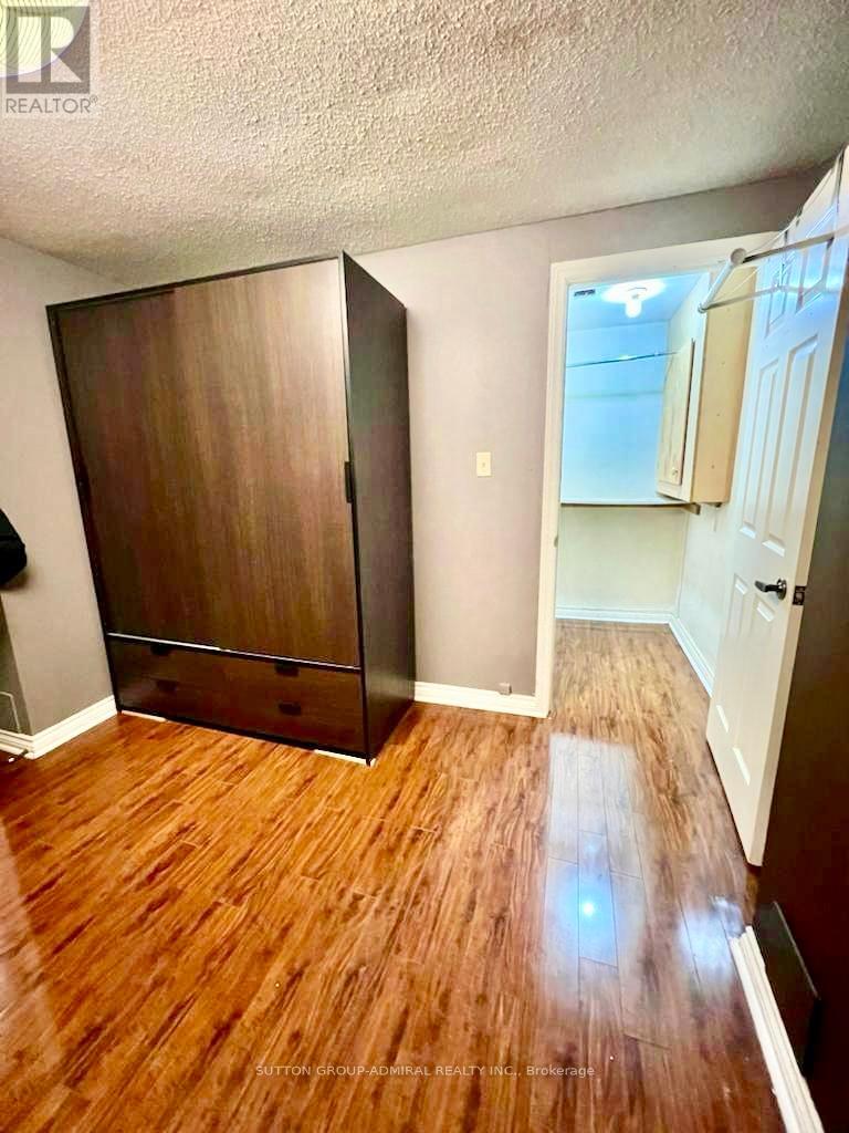 16 Somerset Crescent, Richmond Hill, Ontario  L4C 8N4 - Photo 11 - N12556056