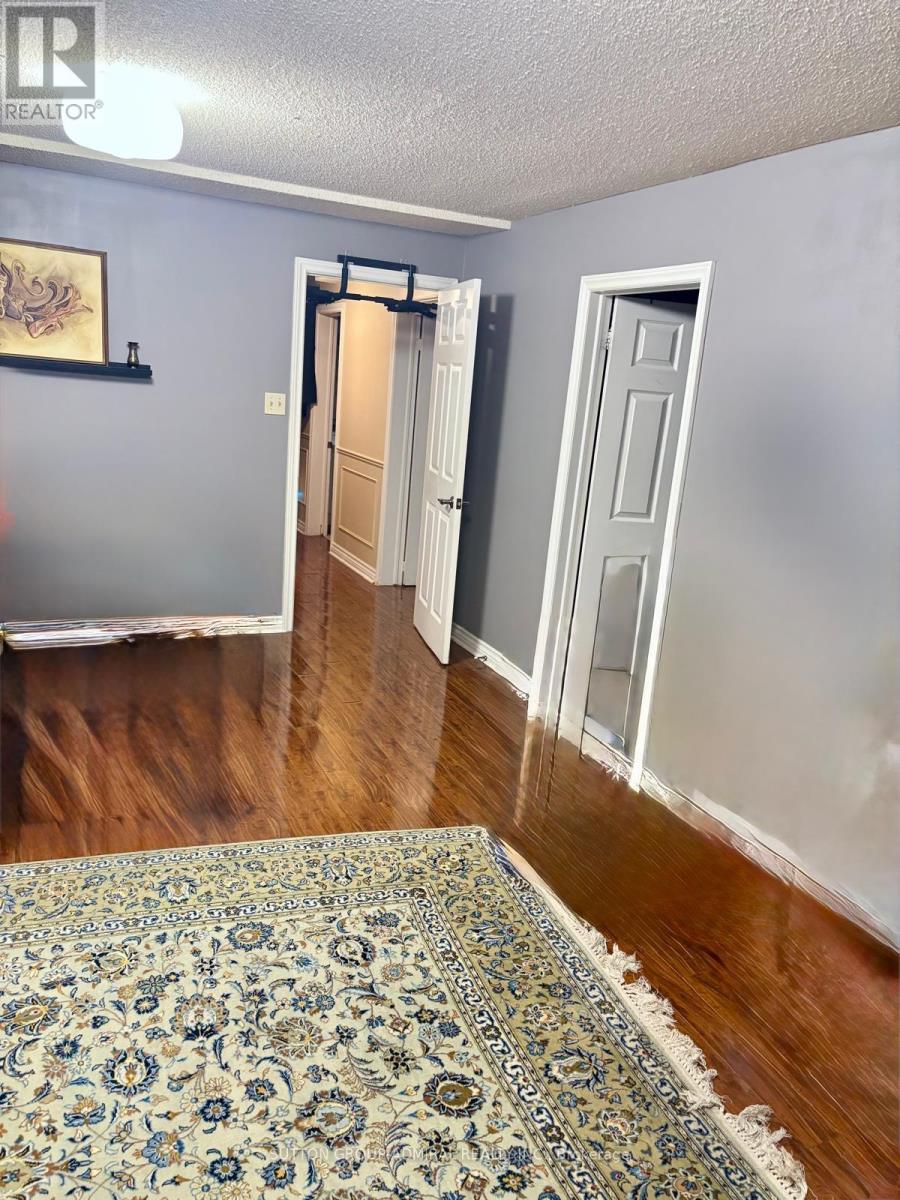 16 Somerset Crescent, Richmond Hill, Ontario  L4C 8N4 - Photo 12 - N12556056