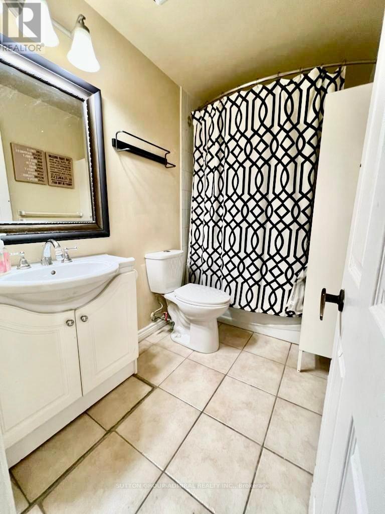 16 Somerset Crescent, Richmond Hill, Ontario  L4C 8N4 - Photo 13 - N12556056