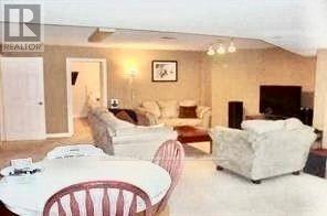 16 Somerset Crescent, Richmond Hill, Ontario  L4C 8N4 - Photo 8 - N12556056