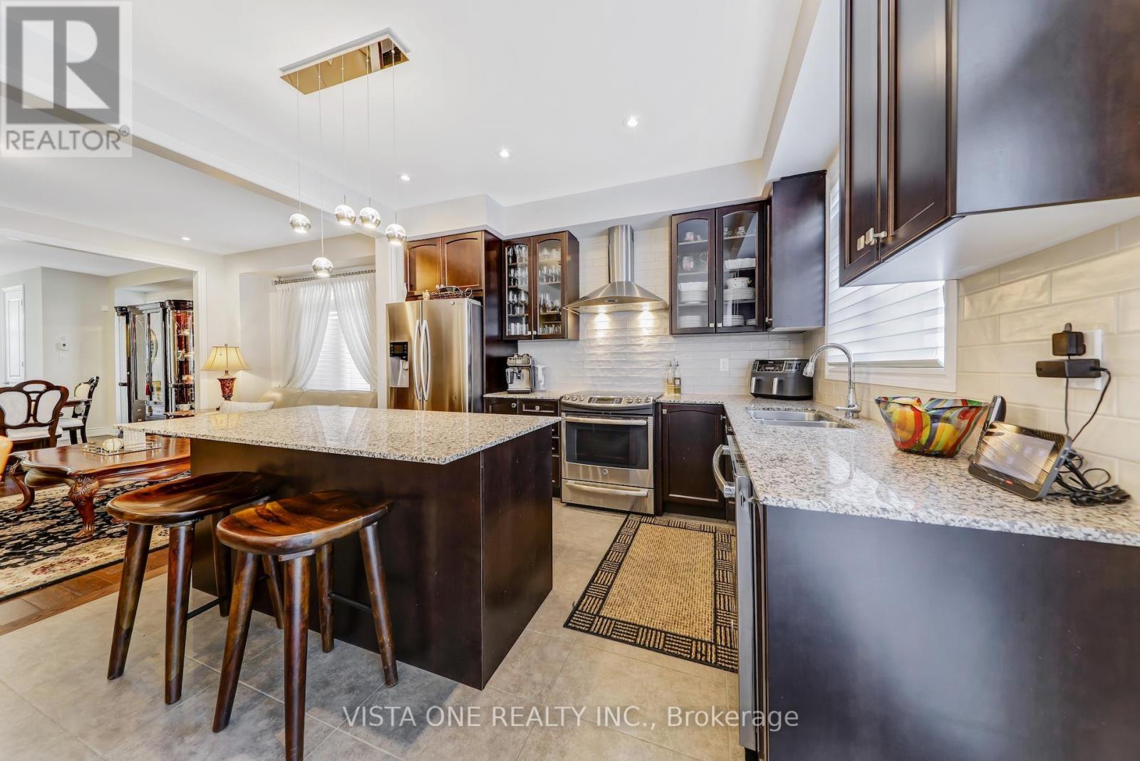 26 Zenith Avenue, Vaughan, Ontario  L4H 4K9 - Photo 11 - N12556058