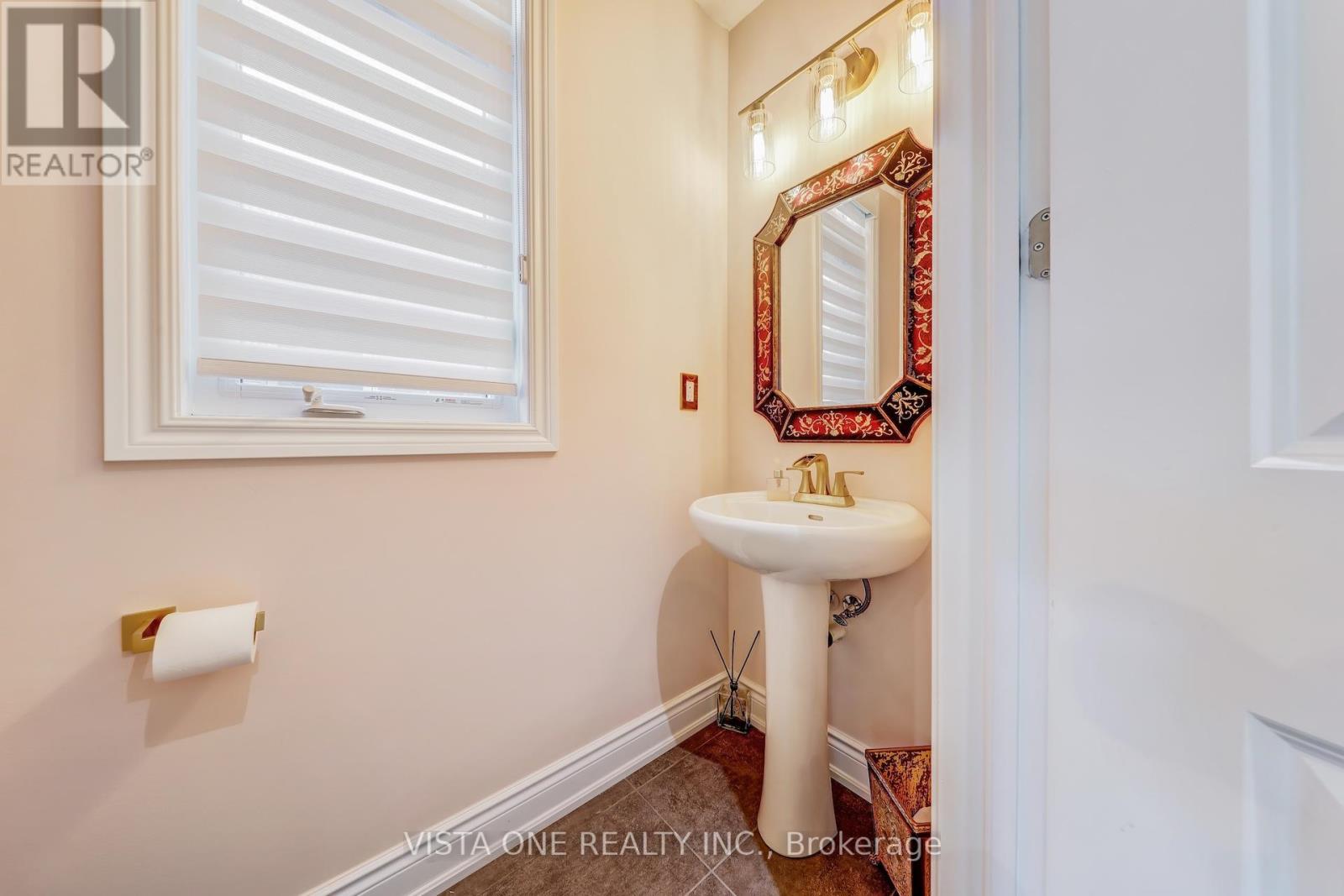 26 Zenith Avenue, Vaughan, Ontario  L4H 4K9 - Photo 4 - N12556058