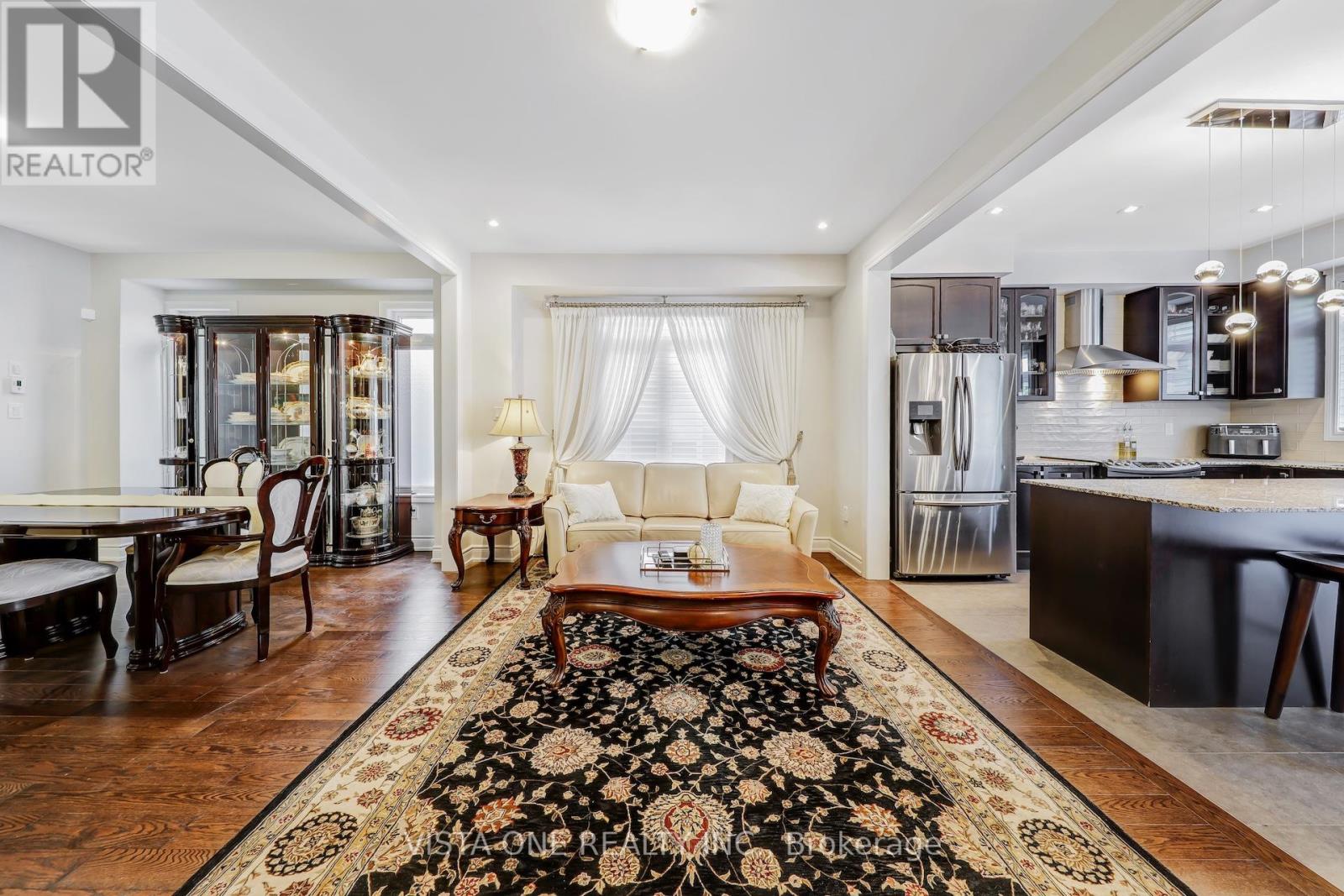 26 Zenith Avenue, Vaughan, Ontario  L4H 4K9 - Photo 6 - N12556058