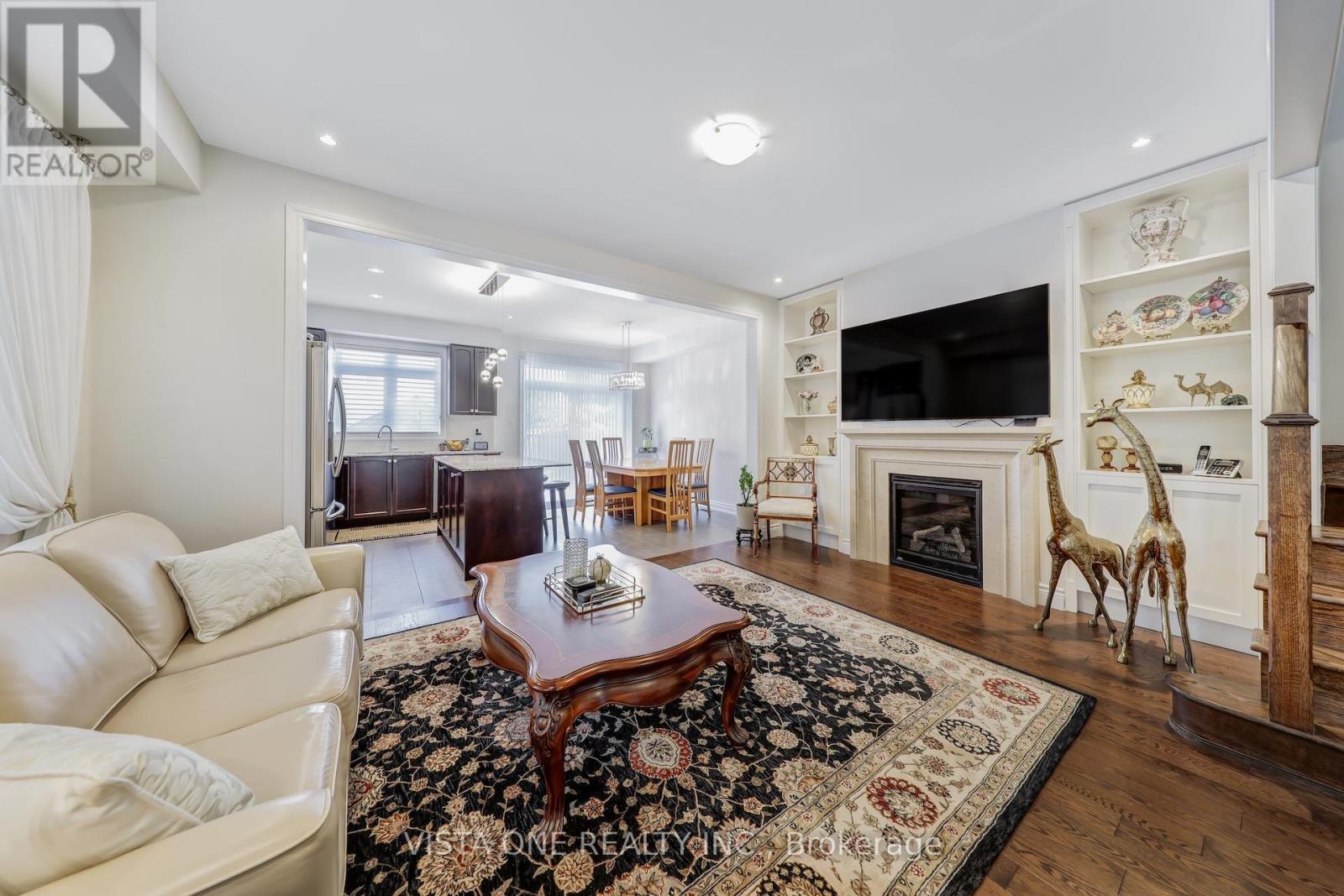 26 Zenith Avenue, Vaughan, Ontario  L4H 4K9 - Photo 7 - N12556058