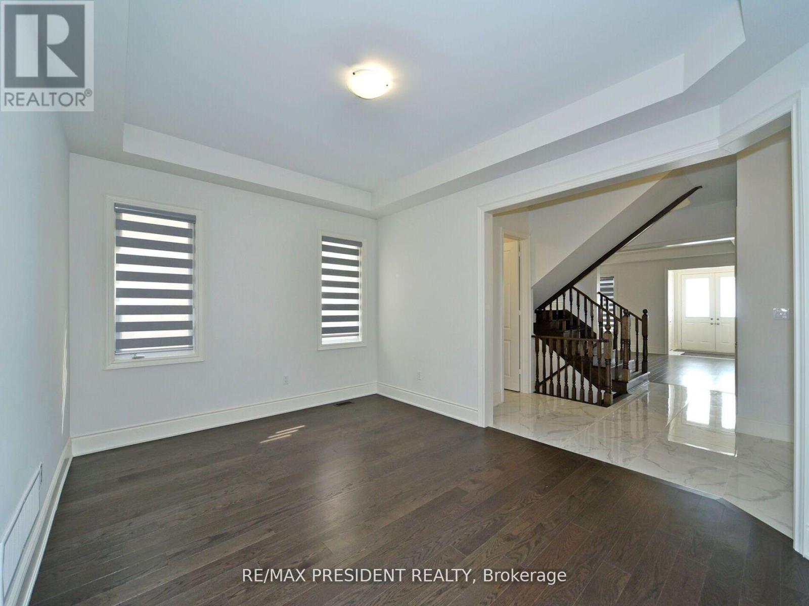 210 Mckean Drive, Whitchurch-Stouffville, Ontario  L4A 5C2 - Photo 8 - N12556138