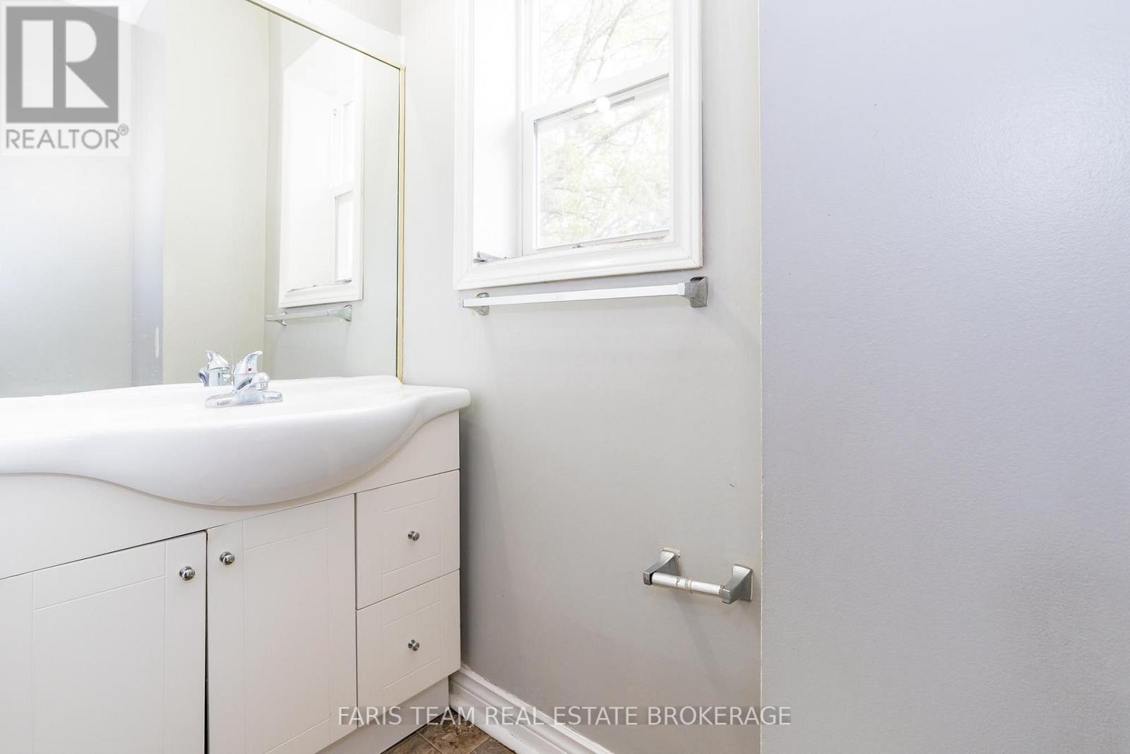 405 Bay Street, Midland, Ontario  L4R 1K7 - Photo 20 - S12555940