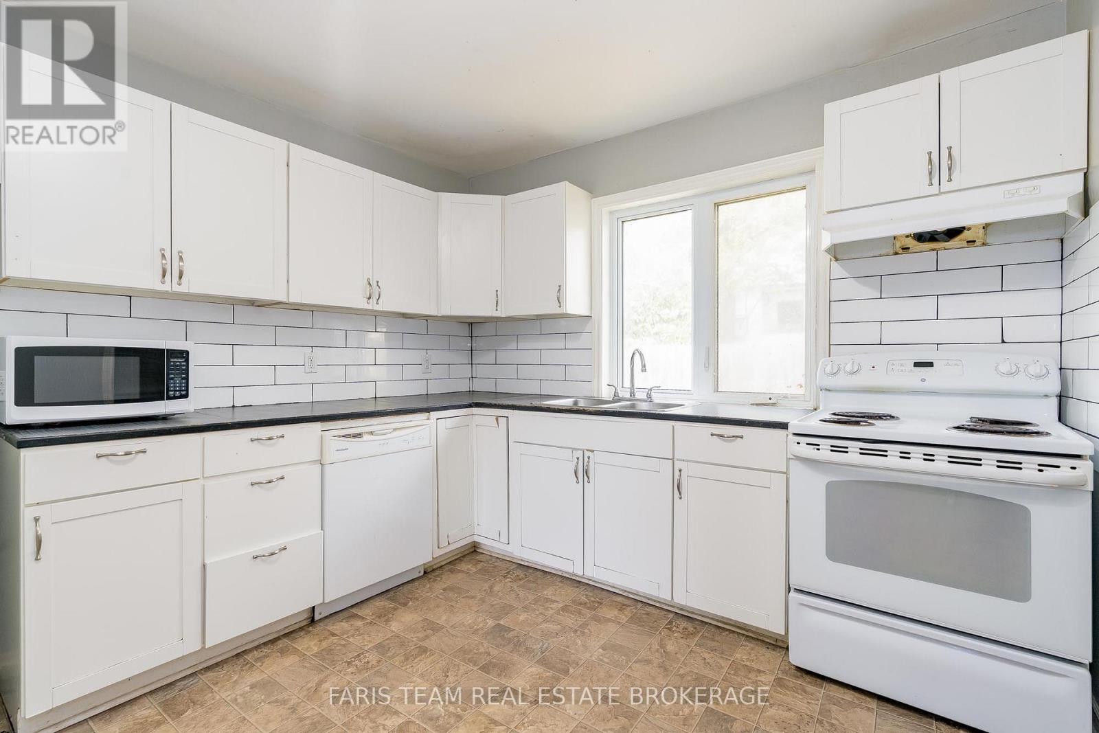 405 Bay Street, Midland, Ontario  L4R 1K7 - Photo 5 - S12555940