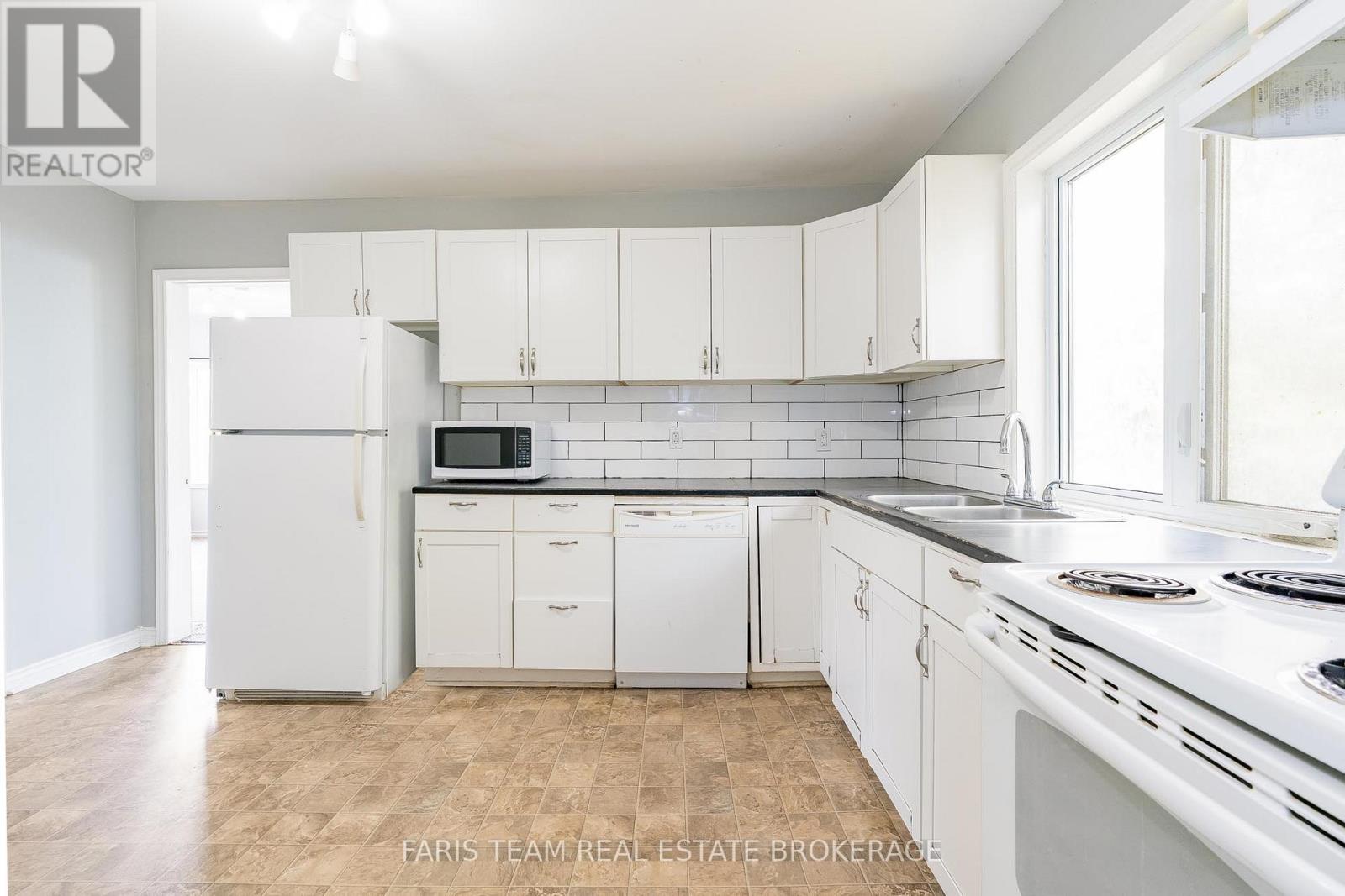 405 Bay Street, Midland, Ontario  L4R 1K7 - Photo 7 - S12555940