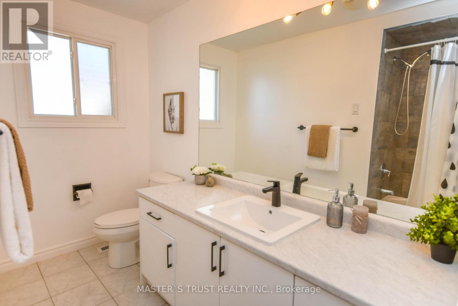 Upper Unit - 197 Browning Trail, Barrie (Letitia Heights), Ontario  L4N 5H6 - Photo 14 - S12556134