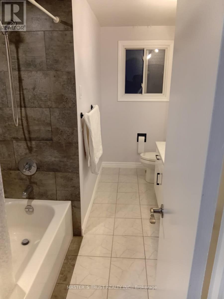 Upper Unit - 197 Browning Trail, Barrie (Letitia Heights), Ontario  L4N 5H6 - Photo 15 - S12556134