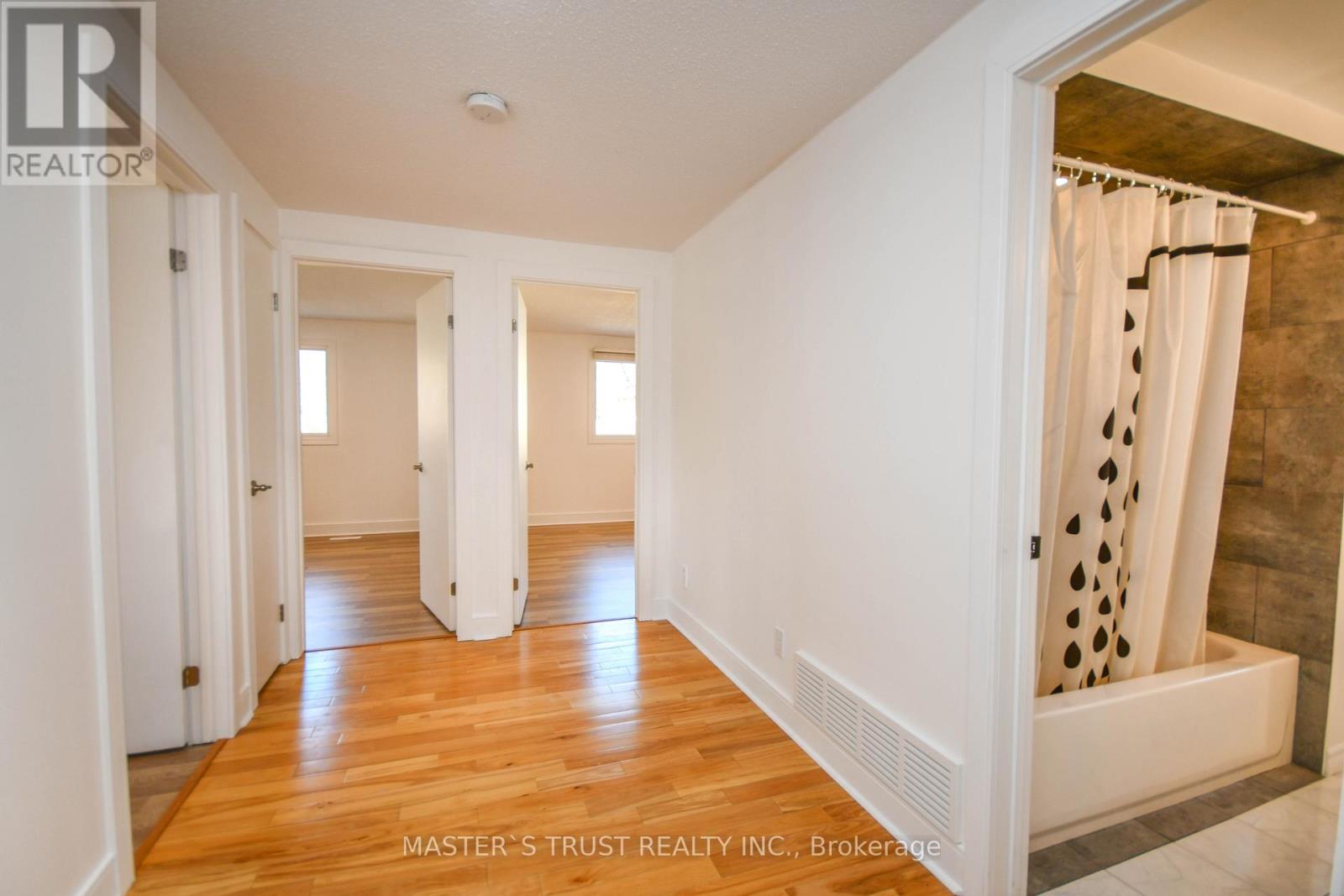 Upper Unit - 197 Browning Trail, Barrie (Letitia Heights), Ontario  L4N 5H6 - Photo 16 - S12556134