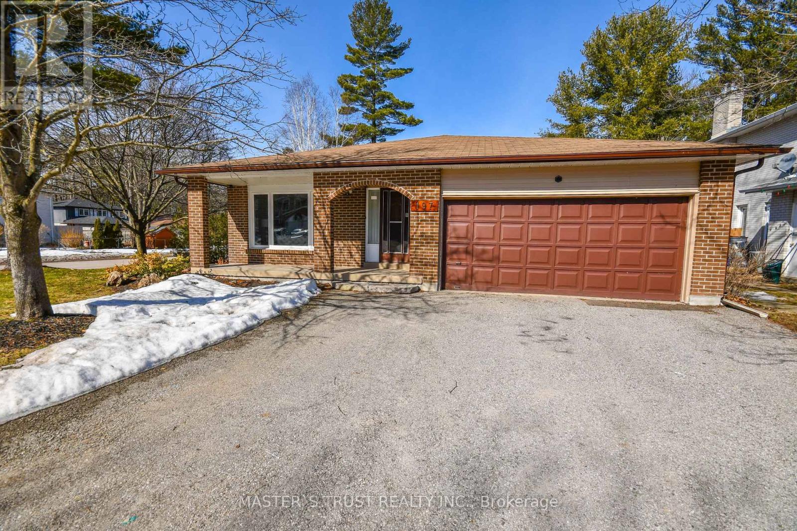 Upper Unit - 197 Browning Trail, Barrie (Letitia Heights), Ontario  L4N 5H6 - Photo 2 - S12556134