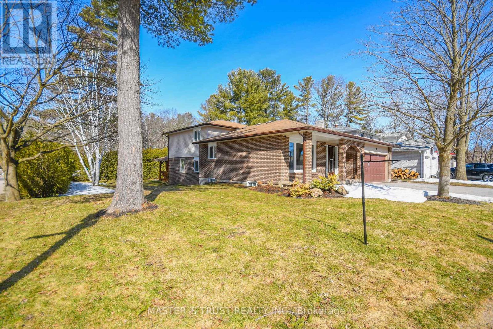 Upper Unit - 197 Browning Trail, Barrie (Letitia Heights), Ontario  L4N 5H6 - Photo 3 - S12556134